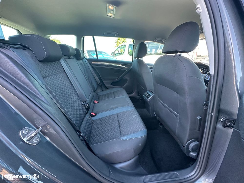 VW Golf Variant 1.6 TDi SCR IQ.DRIVE - 24