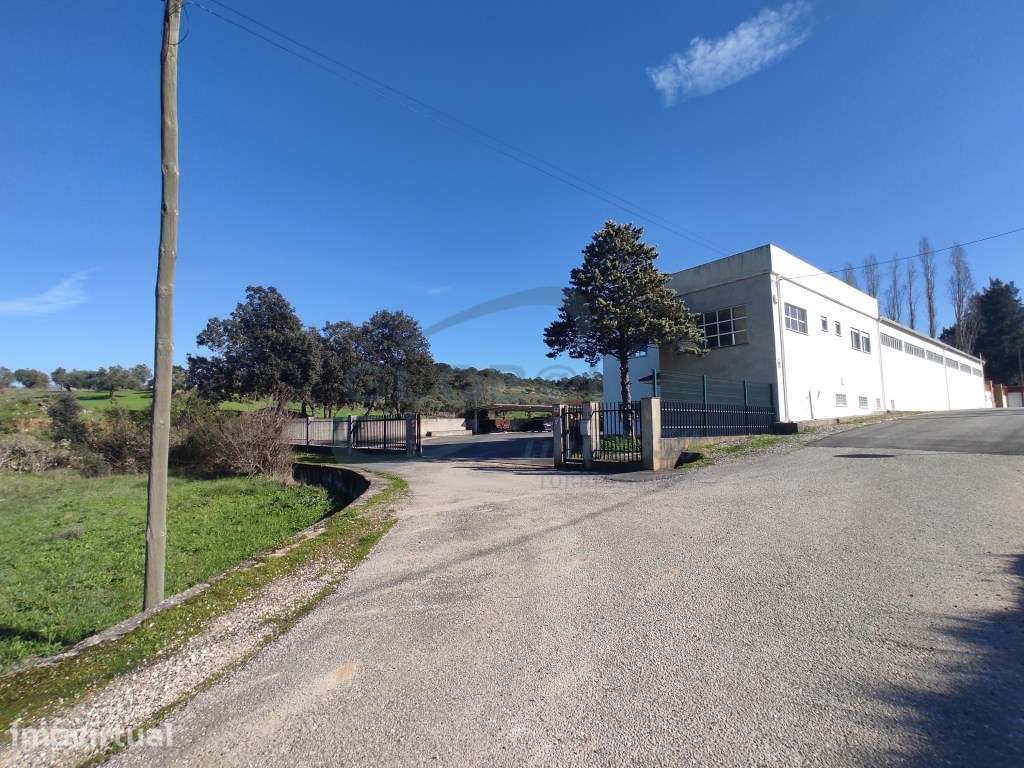 ARMAZÉM / UNIDADE INDUSTRIAL COM EXCELENTE LOCALIZAÇÃO - A1 / A23 - Grande imagem: 3/44