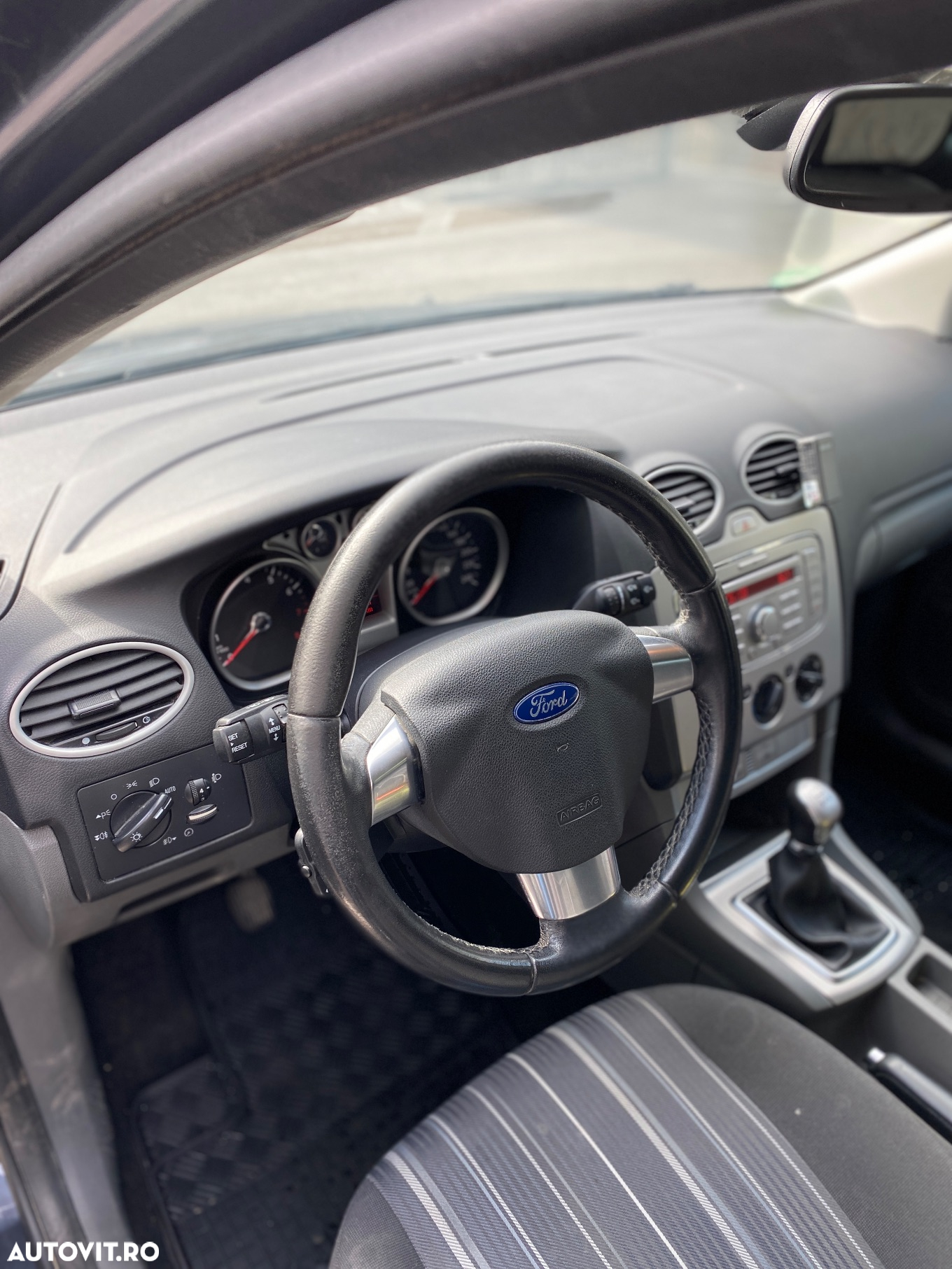 Ford Focus 1.6i Trend - 12