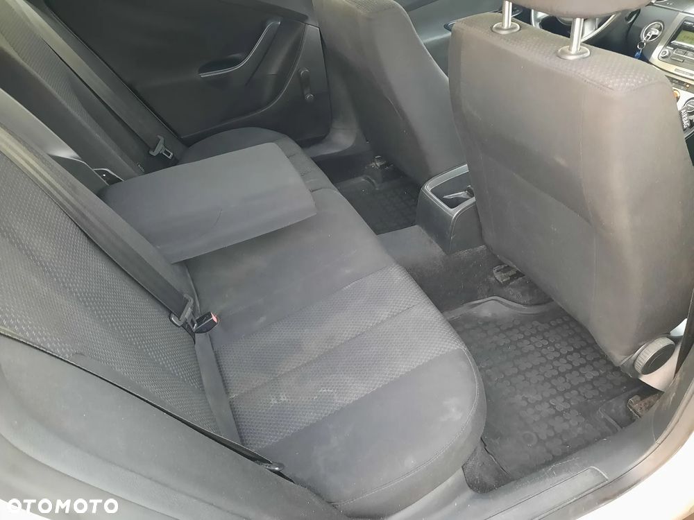 Volkswagen Passat 2.0 TDI Trendline - 14