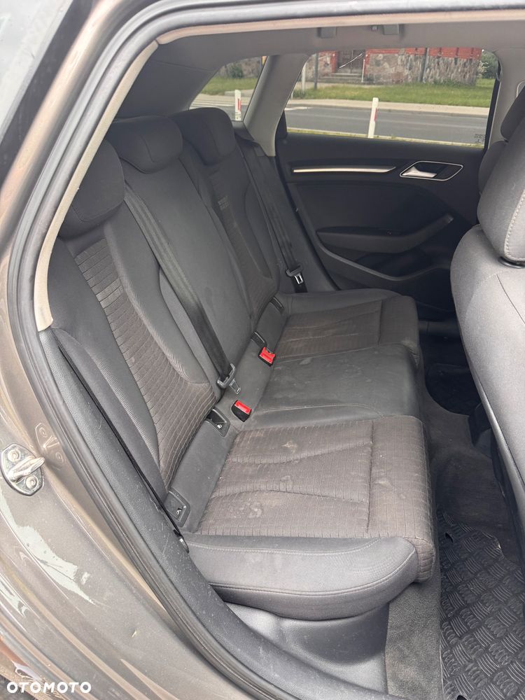 Audi A3 Sportback 1.6 TDI clean diesel Ambiente - 11