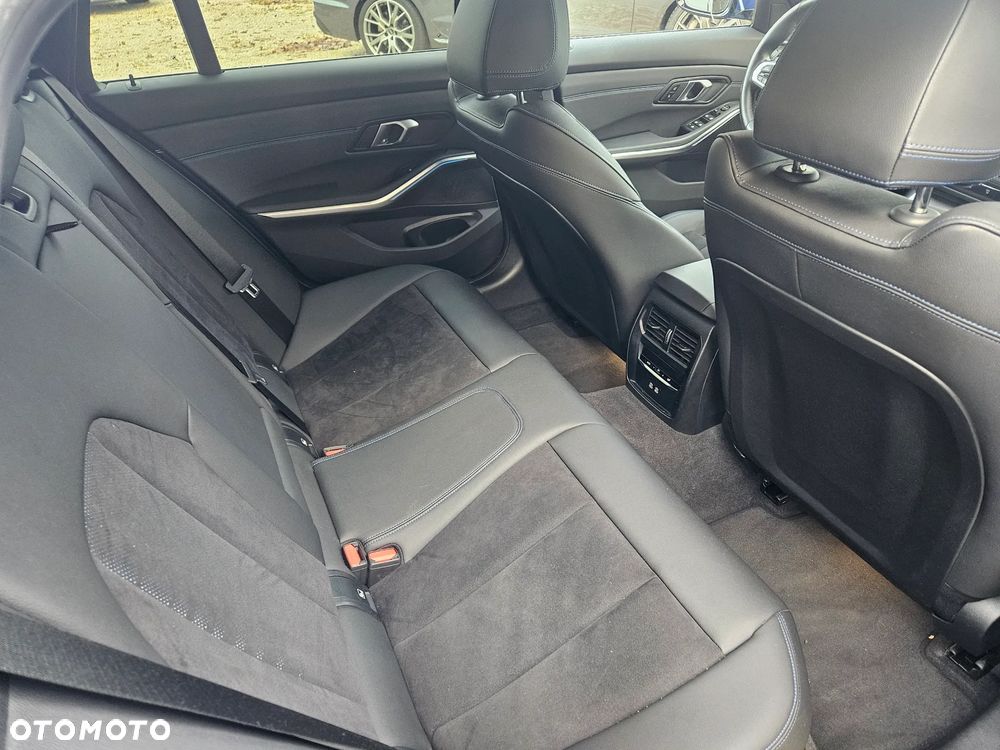 BMW Seria 3 320d xDrive M Sport Shadow - 24
