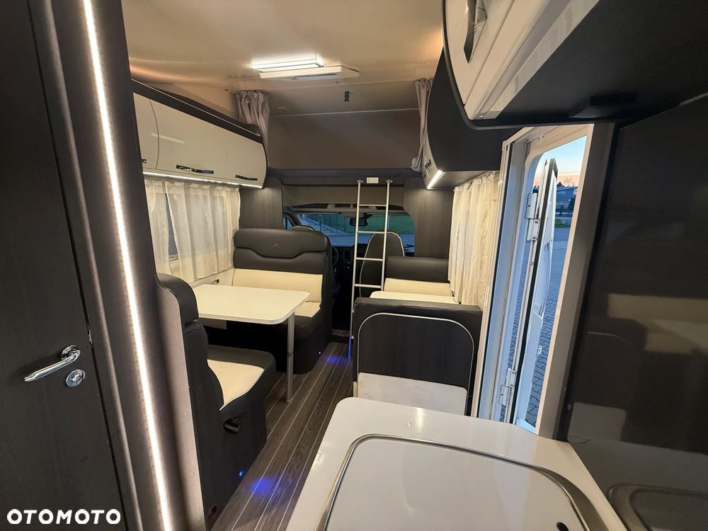 Roller Team 277 camper 7-osób kamper camper zamiana - 18