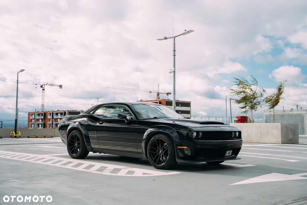 Dodge Challenger - 1