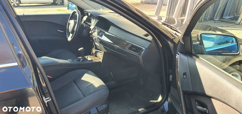 BMW Seria 5 520d - 27