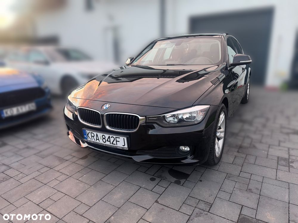 BMW 318I 2012 photo 2