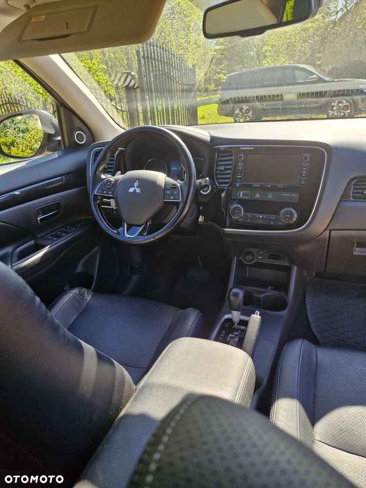 Mitsubishi Outlander 2.0 Instyle + 4WD CVT - 13