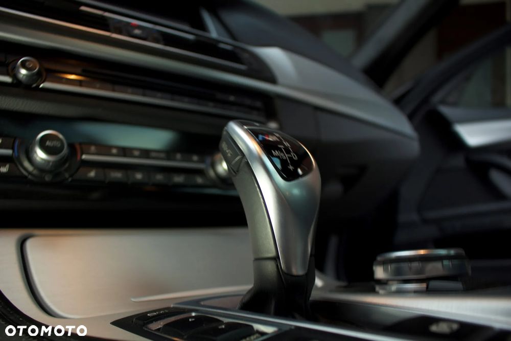 BMW Seria 5 M550d xDrive - 30