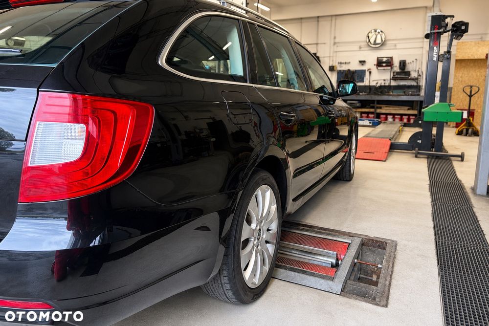Skoda Superb 2.0 TDI Comfort DSG - 14