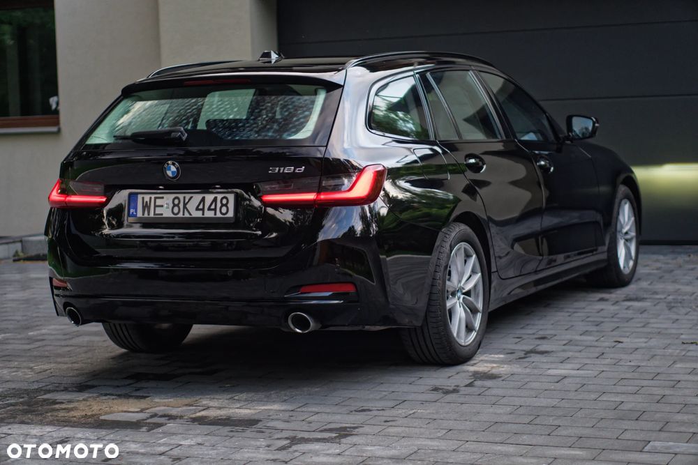 BMW Seria 3 318d MHEV - 12