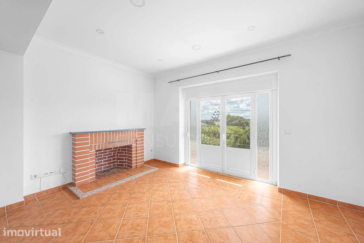 Moradia T6 Remodelada com Vista para a Serra de Montejunto - Grande imagem: 2/31