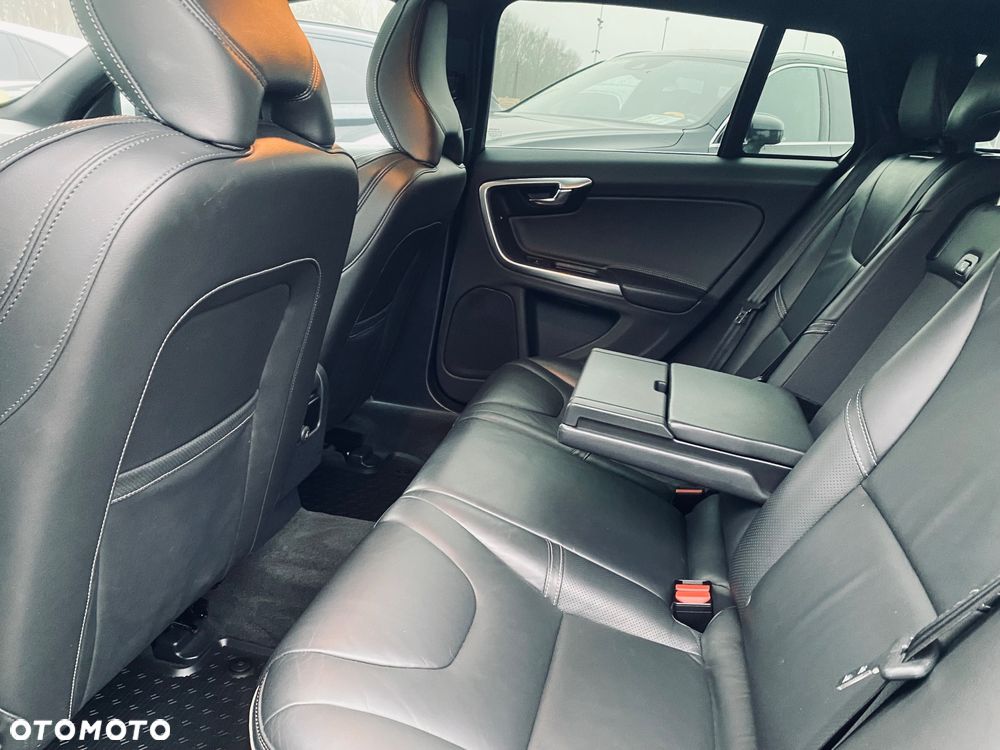 Volvo V60 D4 Geartronic R-Design - 30