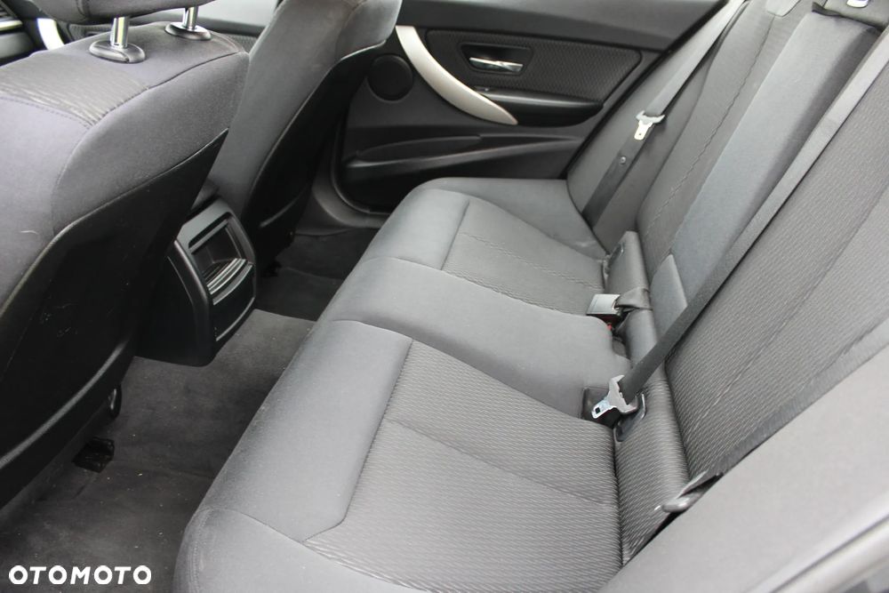 BMW Seria 3 318d Blue Performance - 10