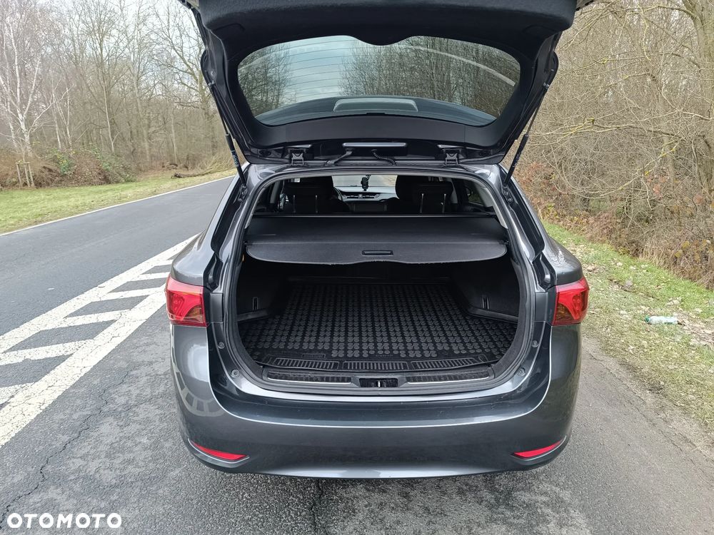 Toyota Avensis 1.8 Premium - 8