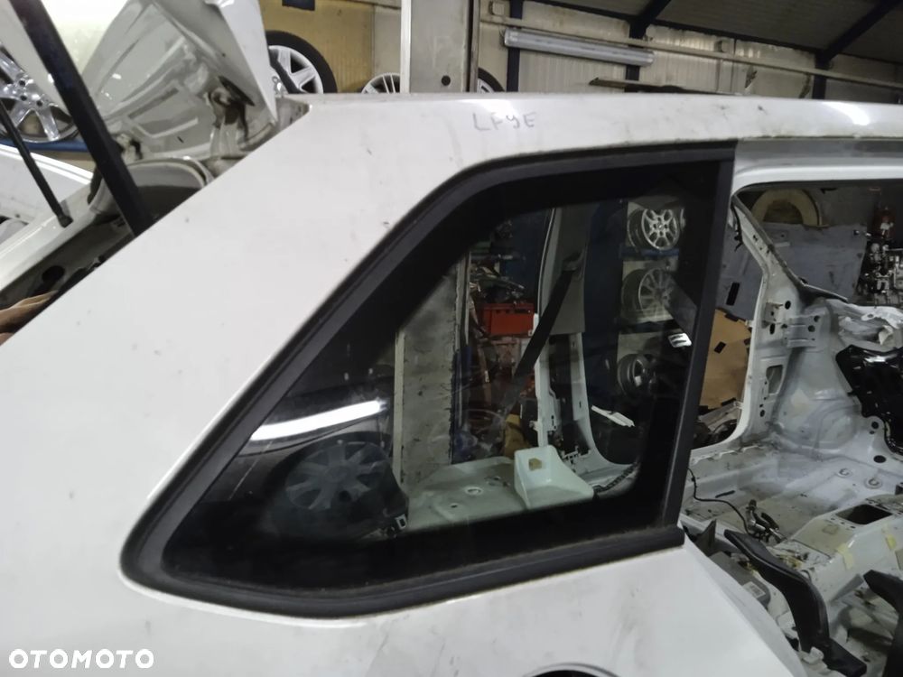 SZYBA KAROSERYJNA SKODA FABIA III KOMBI LEWA LUB PRAWA - 1