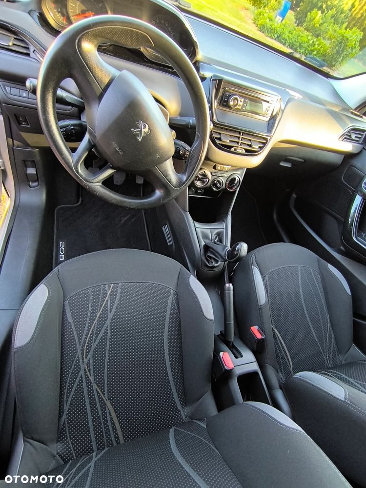 Peugeot 208 - 5
