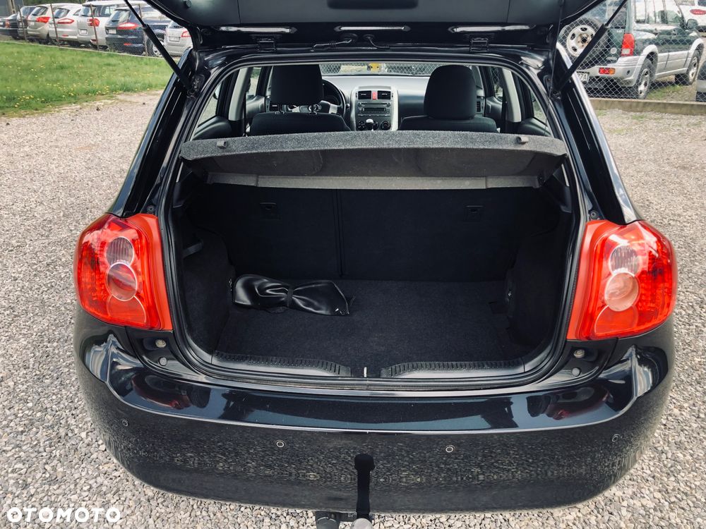 Toyota Auris 1.6 VVT-i Terra - 11