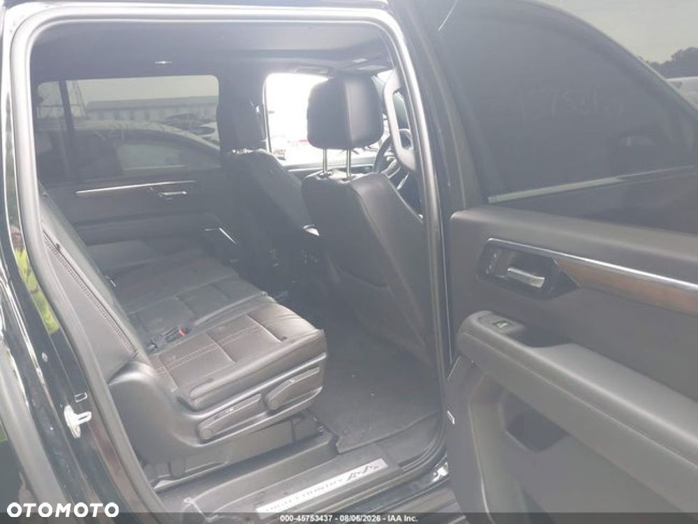 Chevrolet Suburban - 15