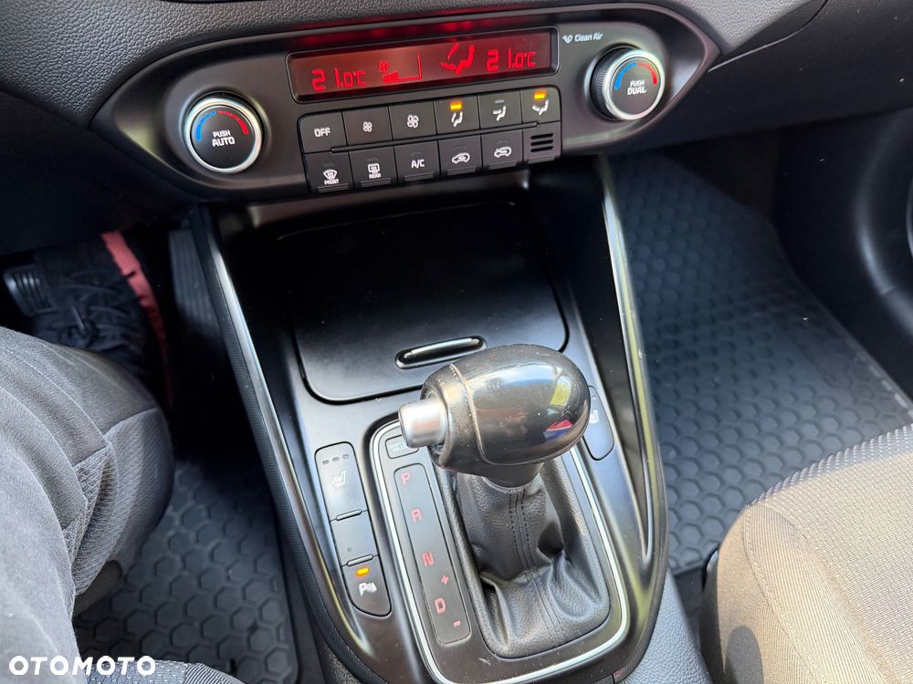 Kia Carens 1.7 CRDi 141 Dream Team Edition - 20