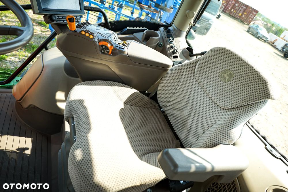 John Deere 6215R - 21