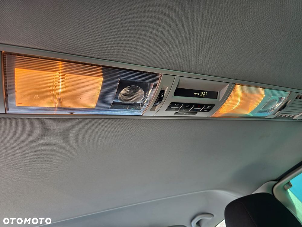 Volkswagen Caravelle - 15