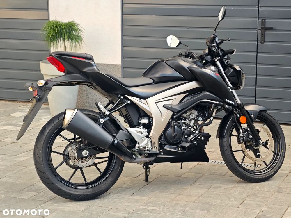 Suzuki GSX - 17