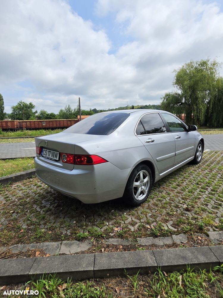 Honda Accord 2.0 i 4 Door Aut LS - 10