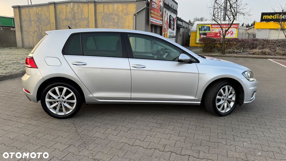 Volkswagen Golf - 6