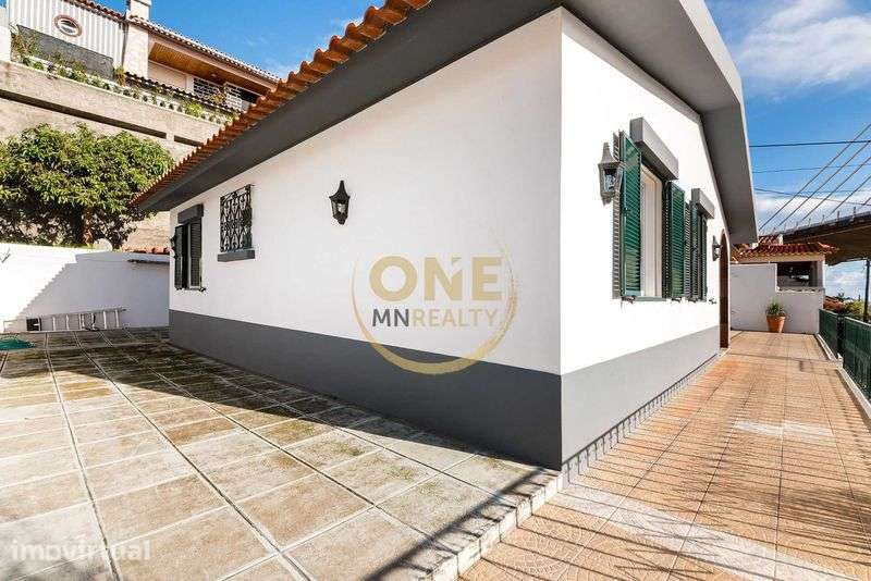 Moradia Renovada com Vista Mar e Cidade — Santa Luzia, Funchal - Grande imagem: 3/10