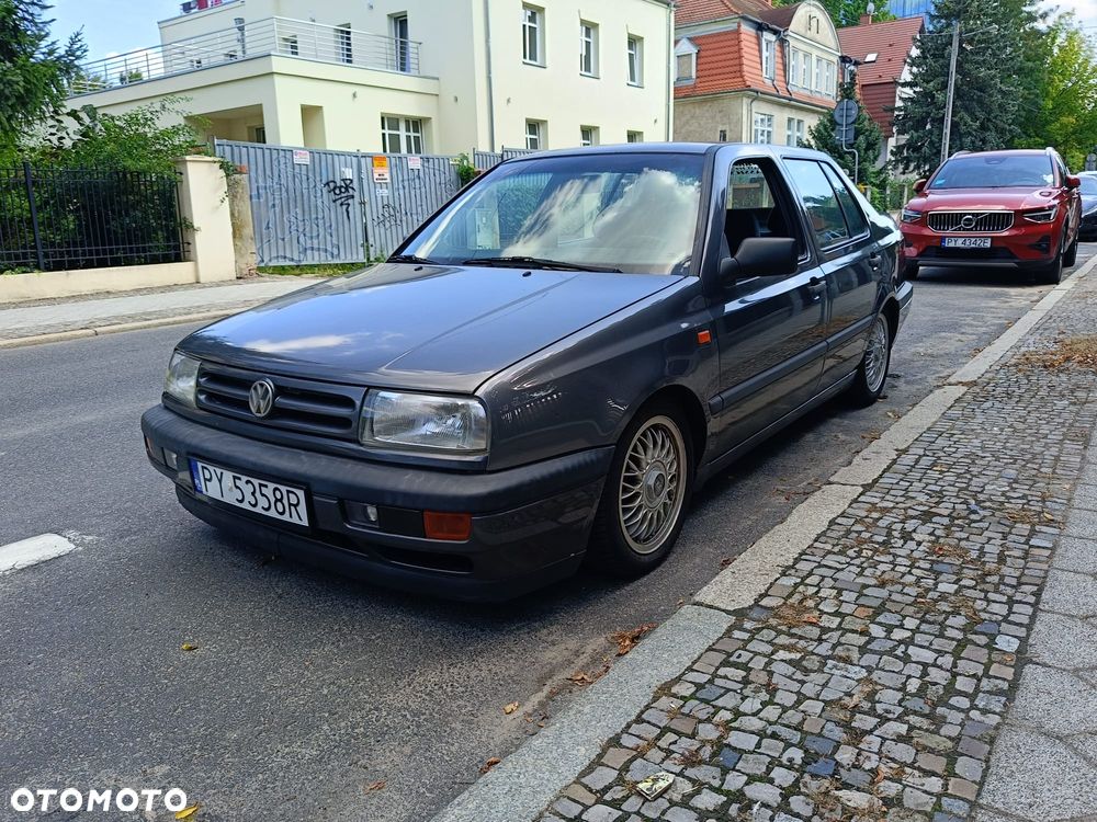 Volkswagen Vento - 1