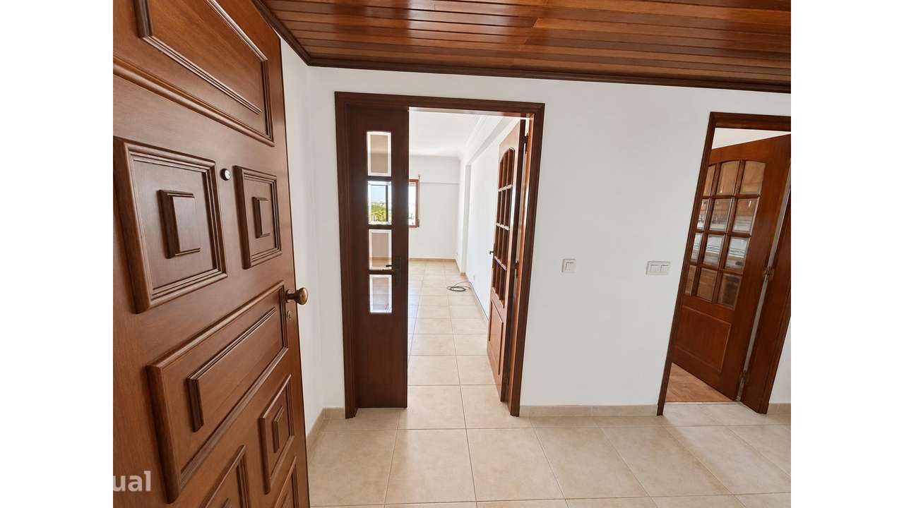 Apartamento T1 em Santa Marta do Pinhal - Grande imagem: 2/19