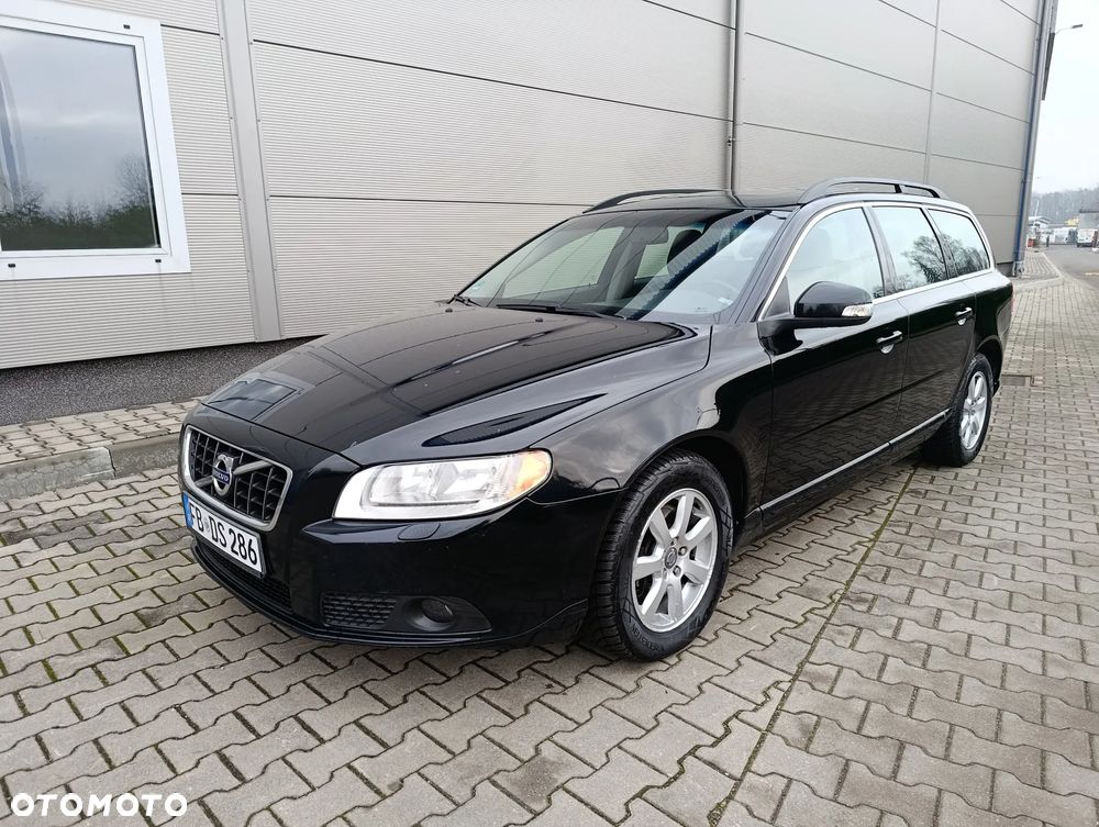 Volvo V70 2.5T Momentum - 1