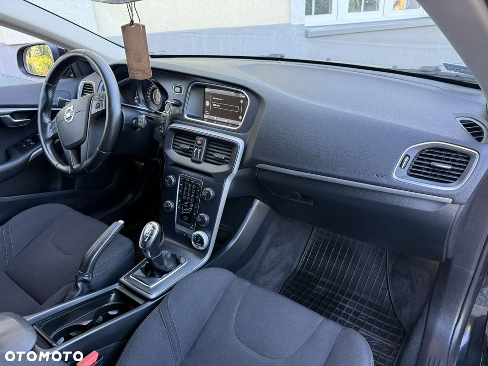 Volvo V40 - 16