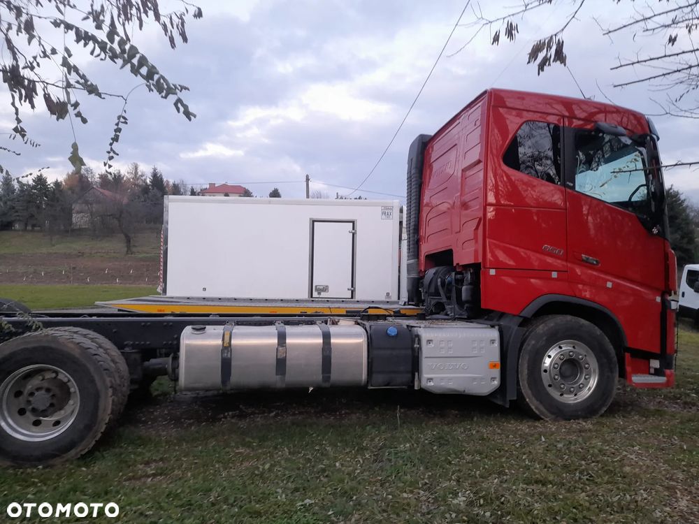 Volvo FH 16 650koni 6x2 OŚ SKRĘTNA PODNOSZONA // JEDYNY TAKI// RAMA DO ZABUDOWY// HDS dzwig żuraw do lasu drewna tarcicy // DO ŻYWCA// assenizacyjny// HOLOWNIK// FULL opcja ze SZWAJCARI - 3