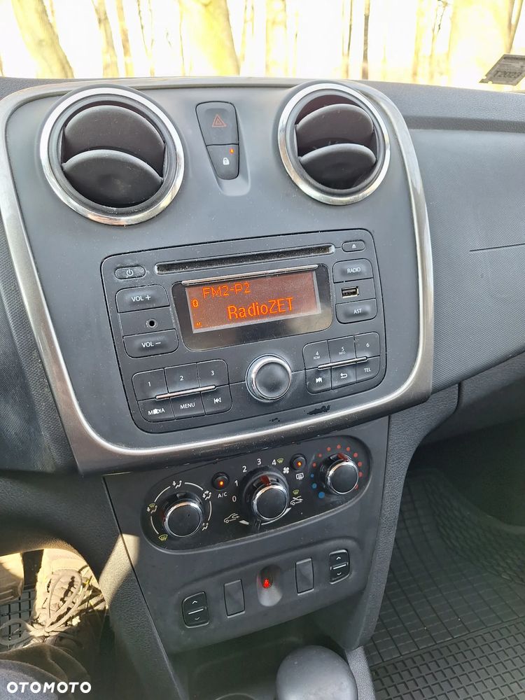 Dacia Logan 1.2 16V 75 Laureate - 12