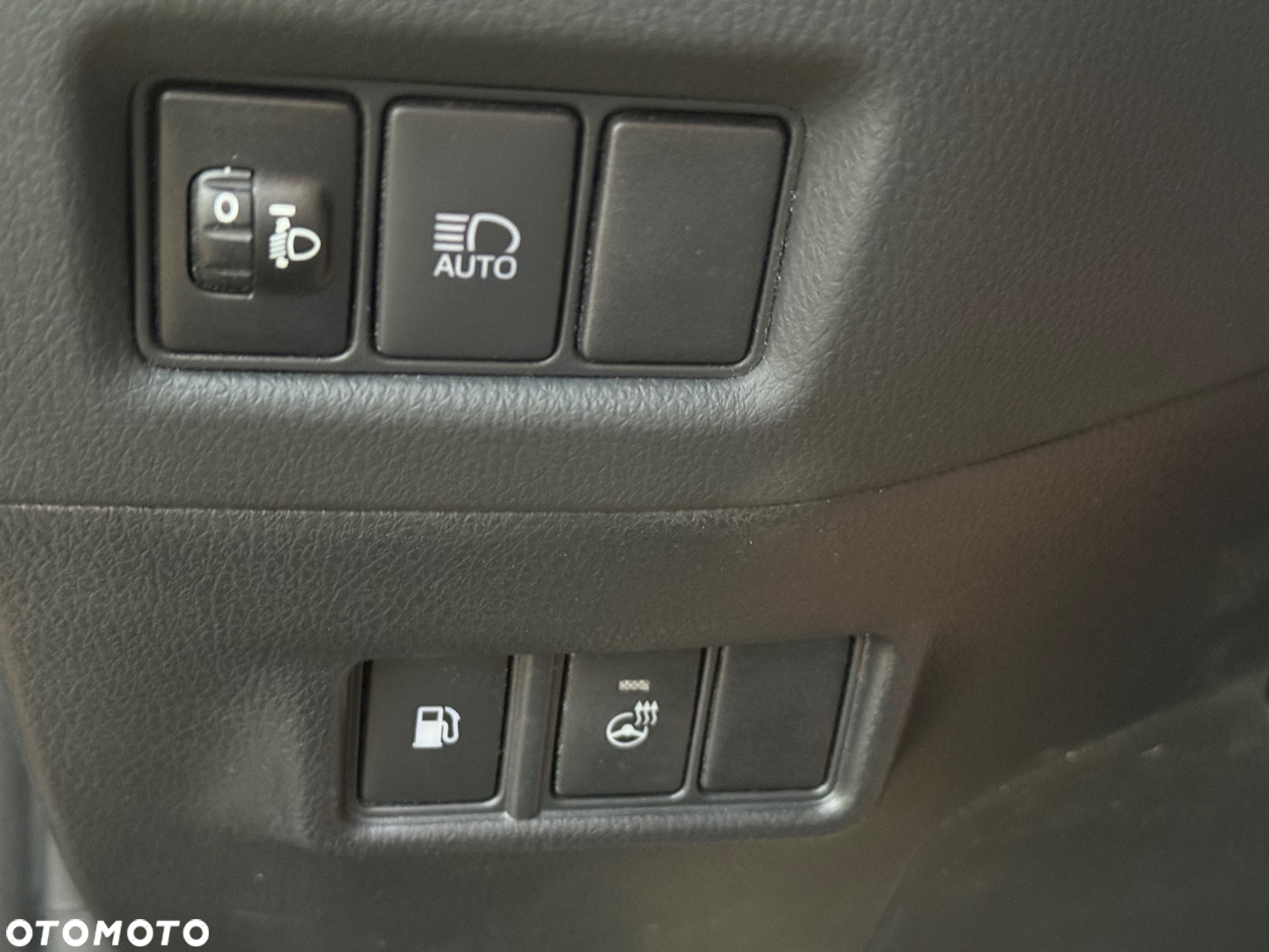 Toyota C-HR 2.0 Hybrid Black Edition - 24
