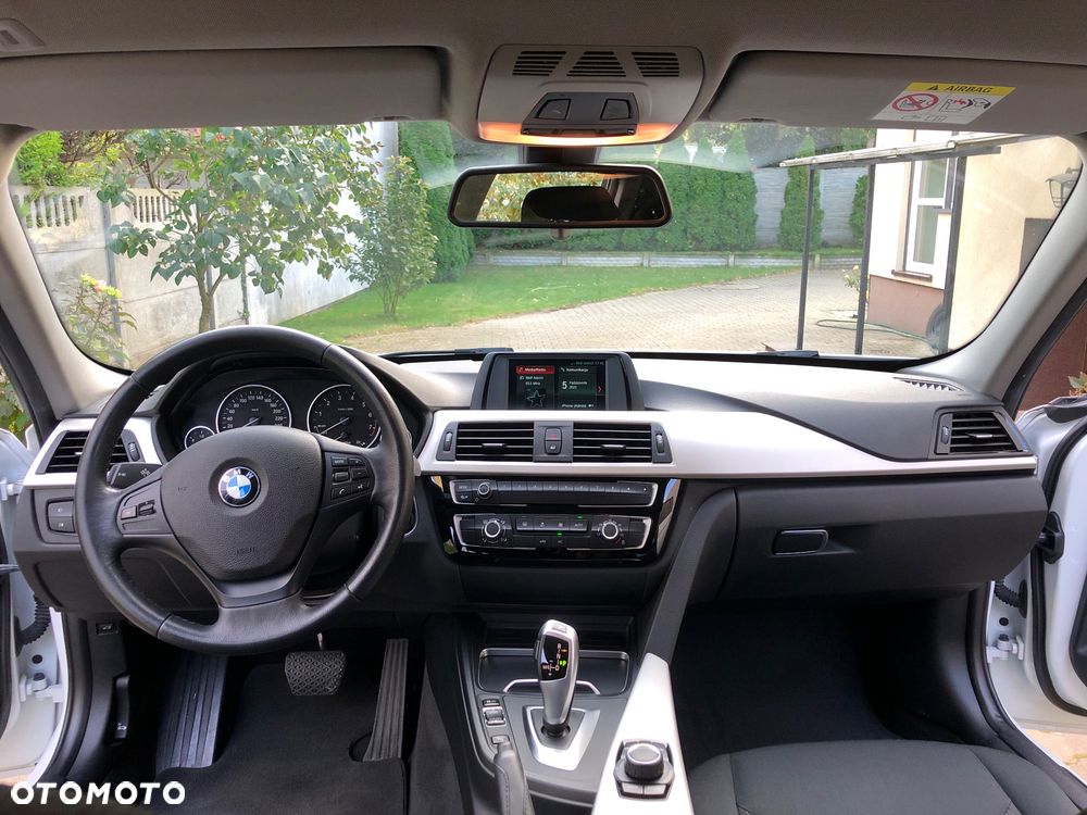 BMW Seria 3 318i - 8