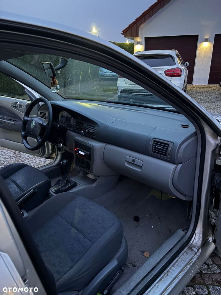 Skoda Octavia 1.6 GLX - 10