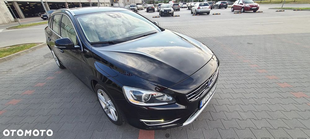 Volvo V60 D6 AWD Plug-in Hybrid R-Design Summum - 7
