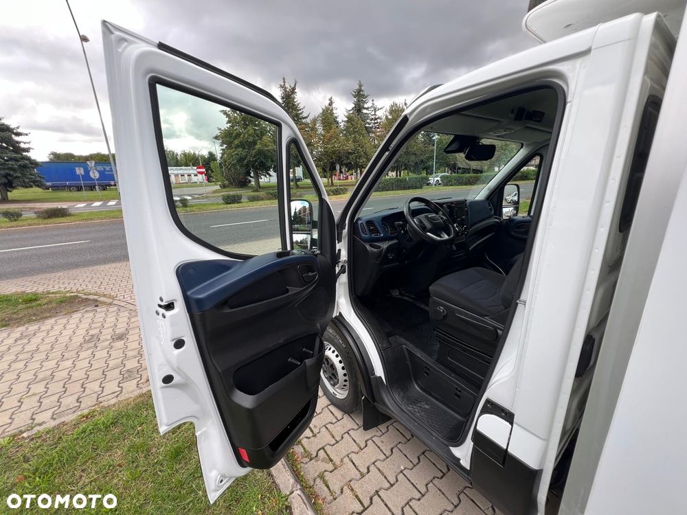 Iveco DAILY 35-140 HI-MATIC KONTENER MROŹNIA WINDA DHOLLANDIA 74.000 KM - 35