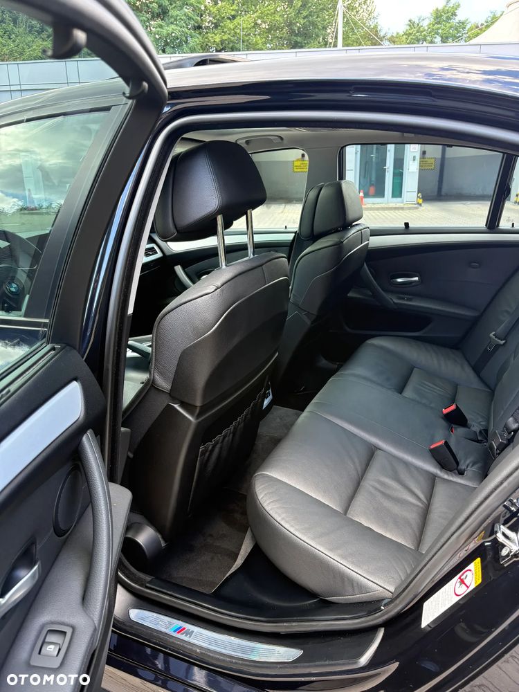 BMW Seria 5 550i - 21
