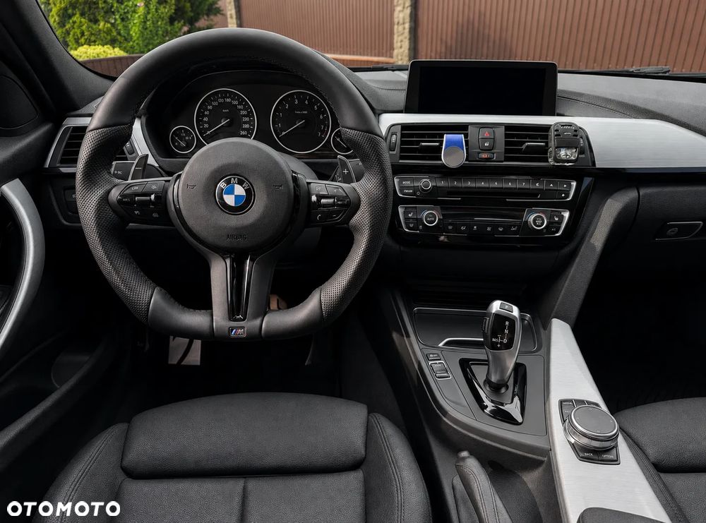 BMW Seria 3 330i M Sport - 13