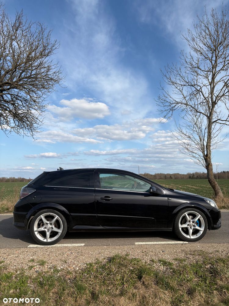 Opel Astra 1.6 Turbo Cosmo - 4