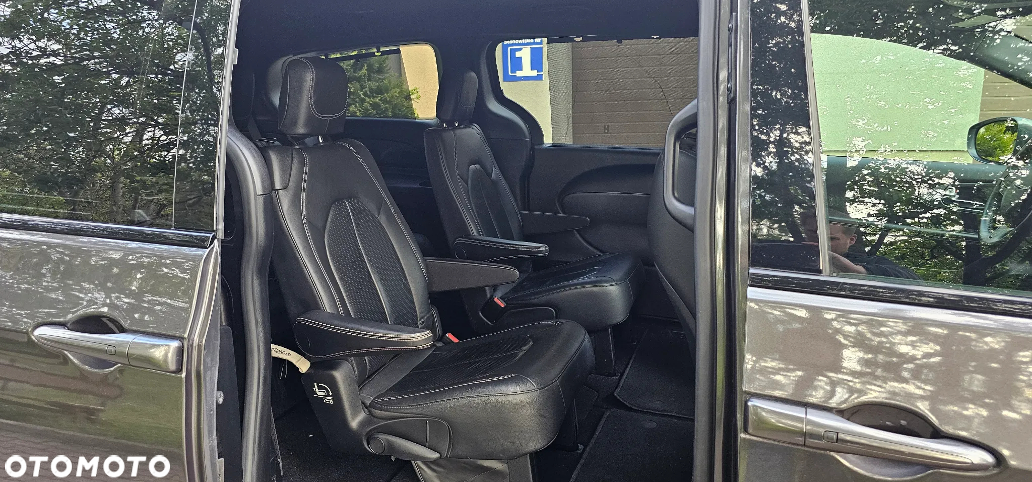 Chrysler Pacifica - 16