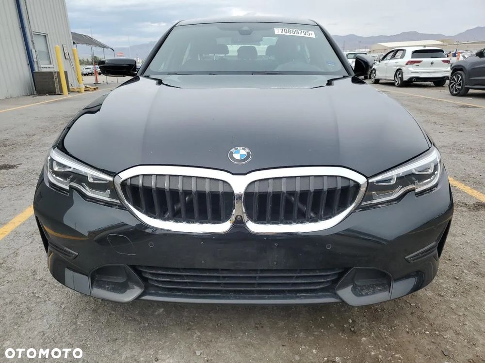 BMW Seria 3 330i - 5
