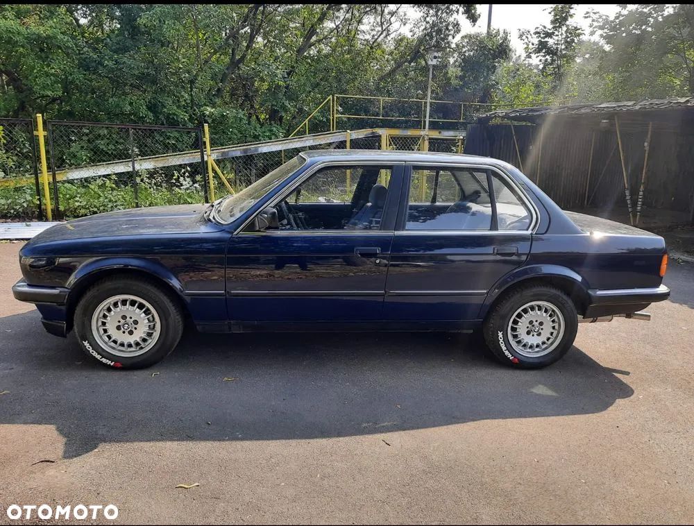 BMW Seria 3 318i - 4