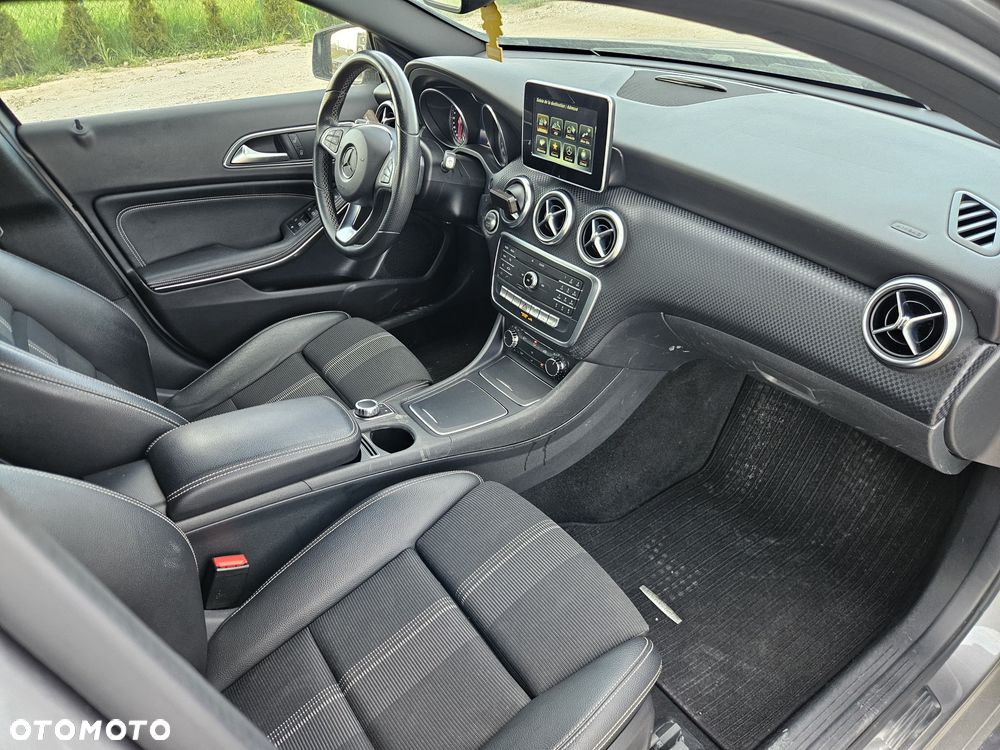 Mercedes-Benz Klasa A 180 (BlueEFFICIENCY) 7G-DCT Urban - 35