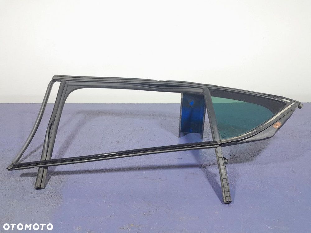 SKODA SUPERB III LIFT HB SZYBA USZCZELKA DRZWI TYŁ LEWA - 1