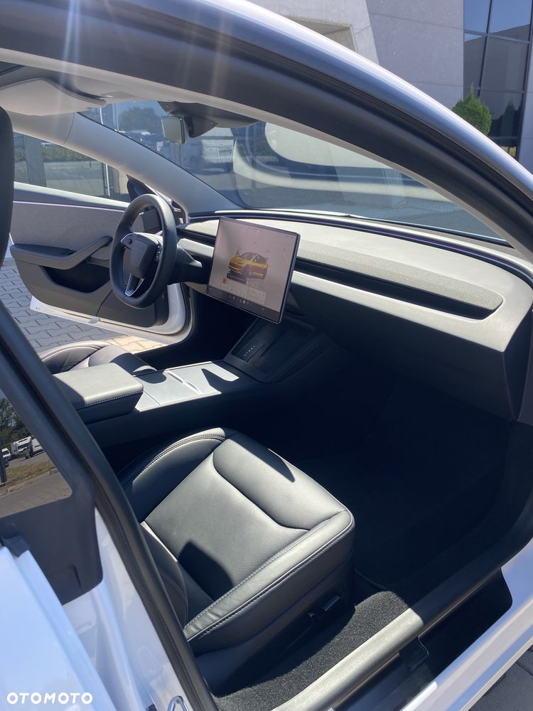 Tesla Model 3 - 6