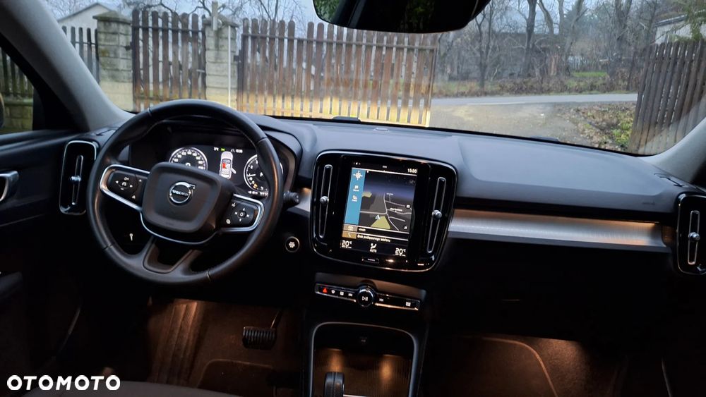 Volvo XC 40 T3 Geartronic Momentum Pro - 14